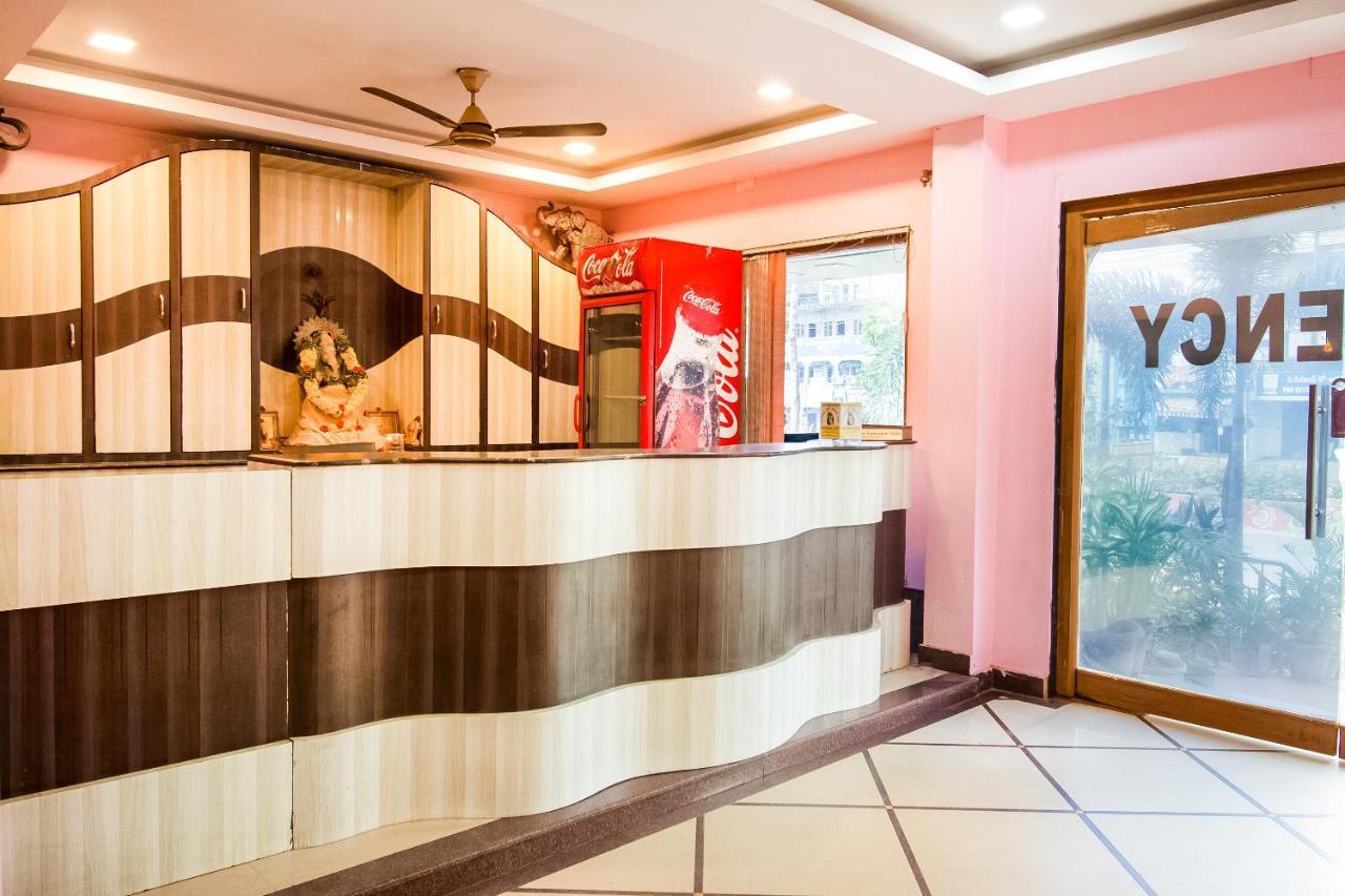 Oyo 62964 Hotel Vandana Grand Nellore Exterior foto